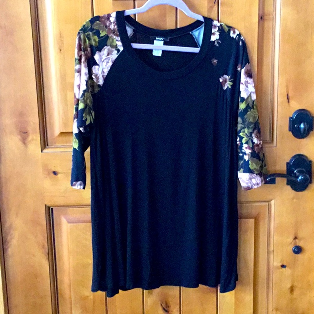 MOA USA women’s top, black with raglan 3/4 floral sleeves, size 2XL